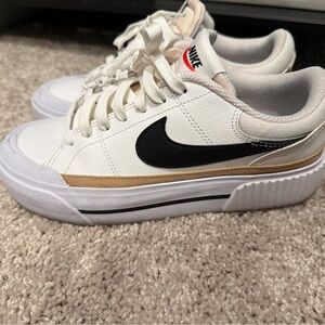 Nike court legacy lift